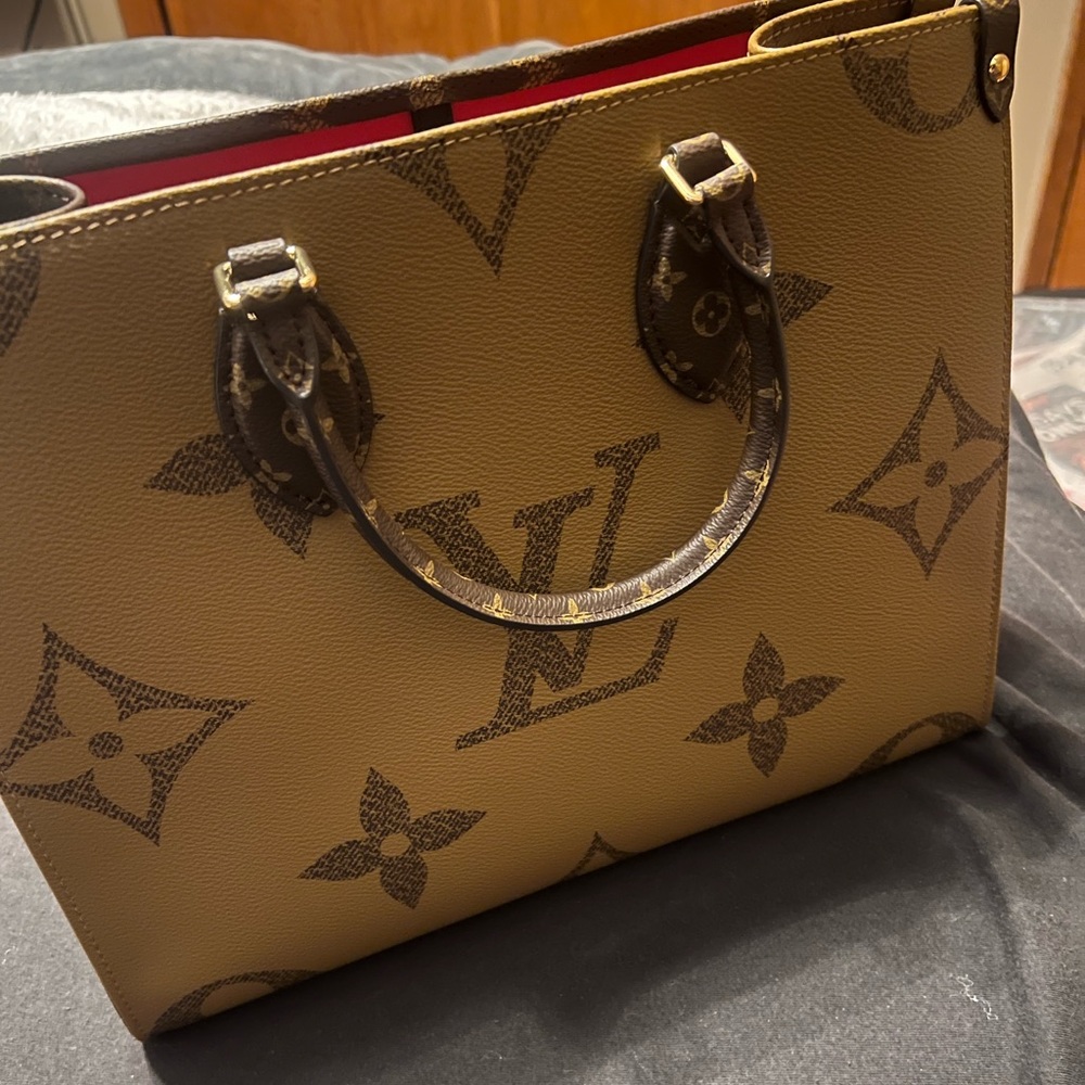 Louis Vuitton ONTHEGO MM